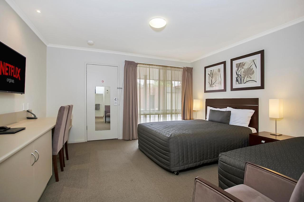 Elm Tree Motel 4*